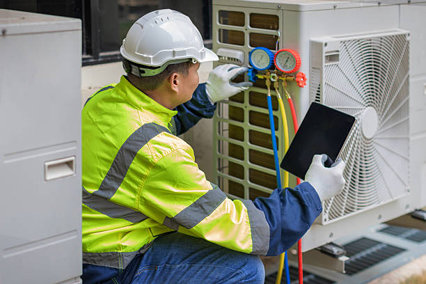 Professional Hvac technician working in Riverside, IA